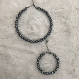 Grey pearl chocker necklace and bracelet
